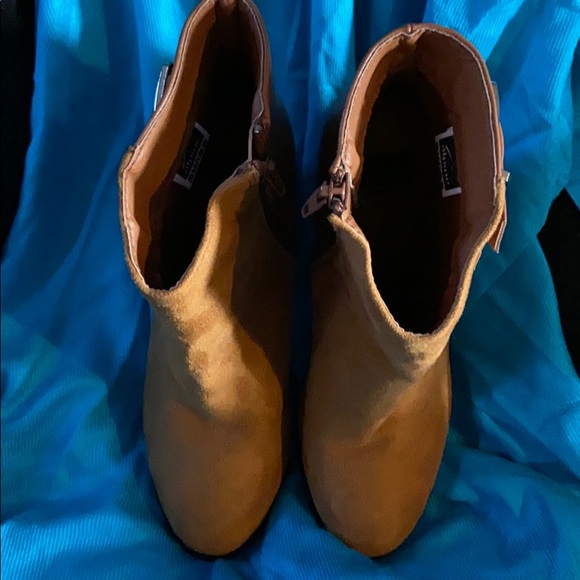 Alpine swiss suede camo boots, size 7 - Picture 7 of 8